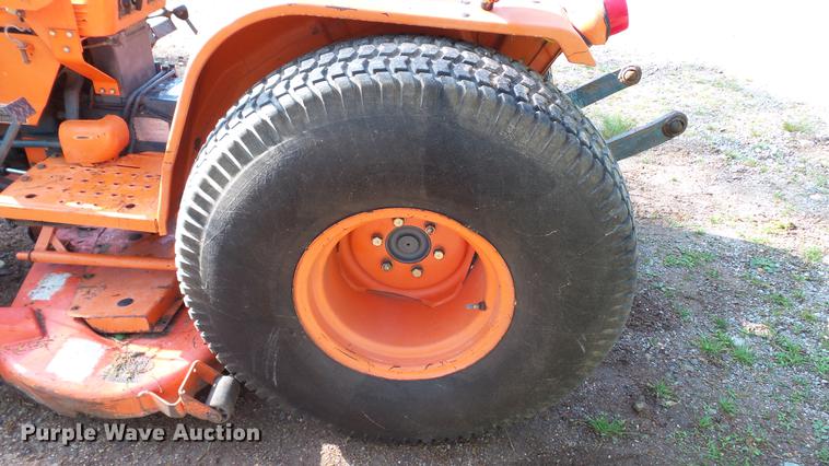 image for item DC5546 Kubota B8200 tractor