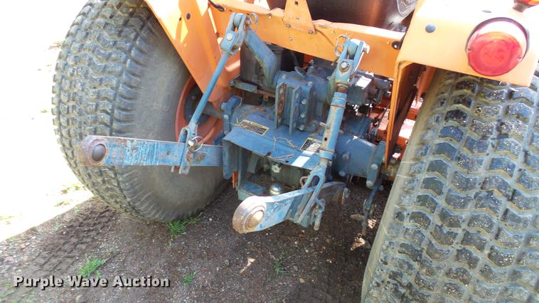 image for item DC5546 Kubota B8200 tractor