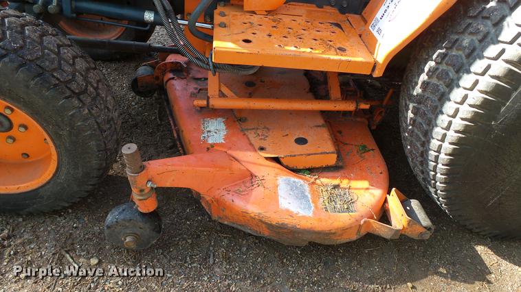 image for item DC5546 Kubota B8200 tractor