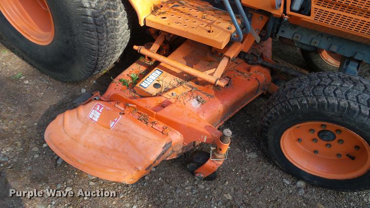 image for item DC5546 Kubota B8200 tractor