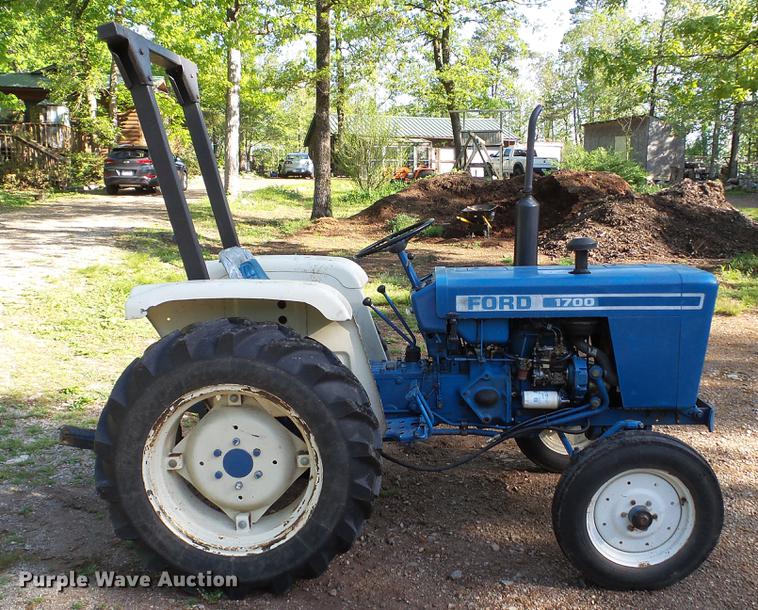 image for item DC5547 Ford 1700 tractor
