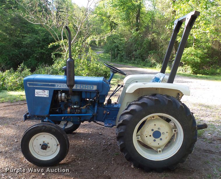 image for item DC5547 Ford 1700 tractor