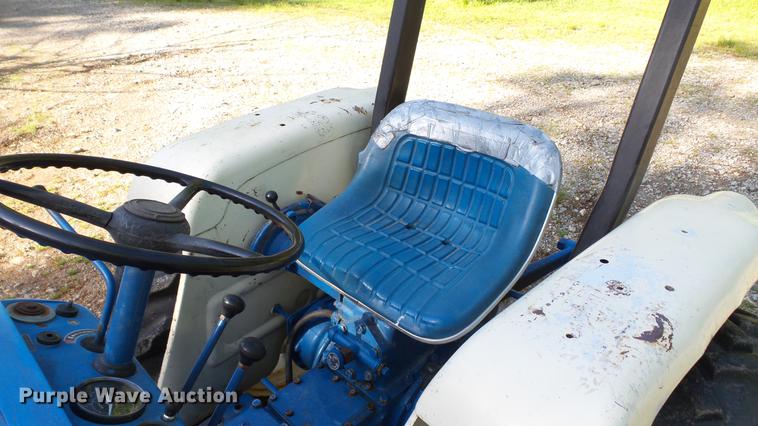 image for item DC5547 Ford 1700 tractor