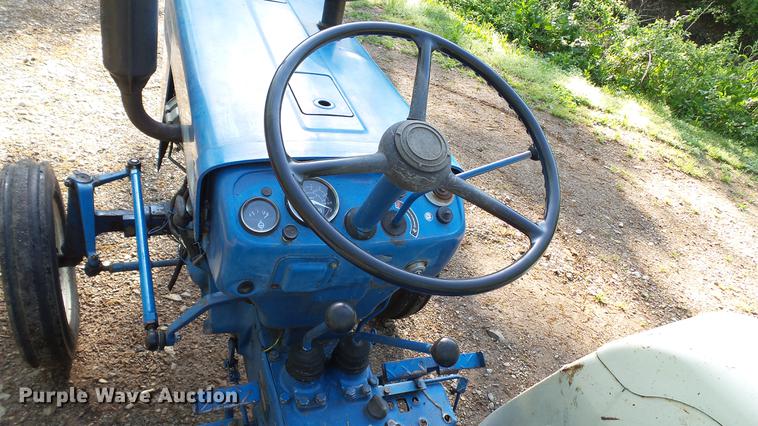 image for item DC5547 Ford 1700 tractor
