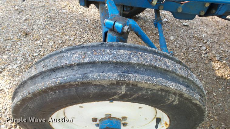 image for item DC5547 Ford 1700 tractor