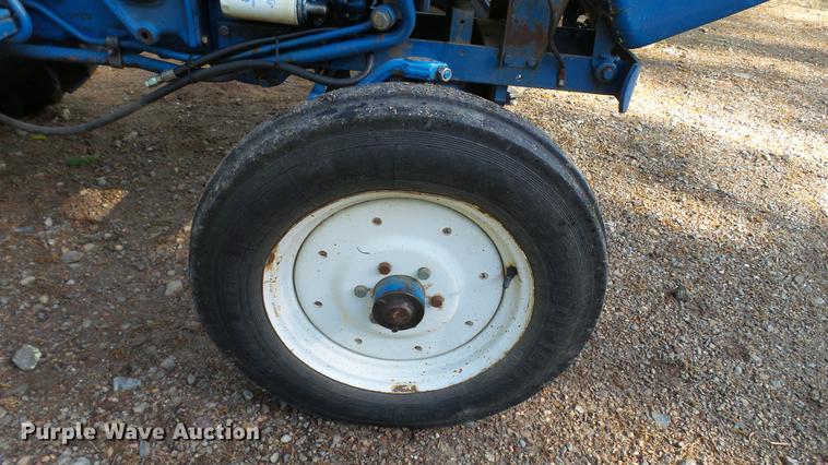 image for item DC5547 Ford 1700 tractor
