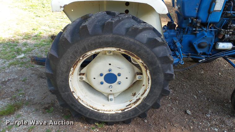 image for item DC5547 Ford 1700 tractor