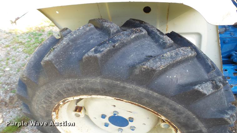 image for item DC5547 Ford 1700 tractor