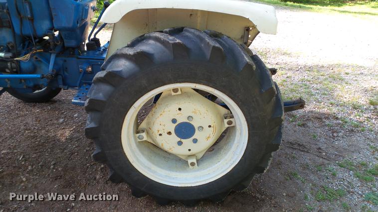 image for item DC5547 Ford 1700 tractor