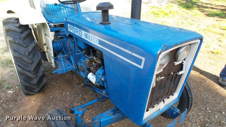 image for item DC5547 Ford 1700 tractor
