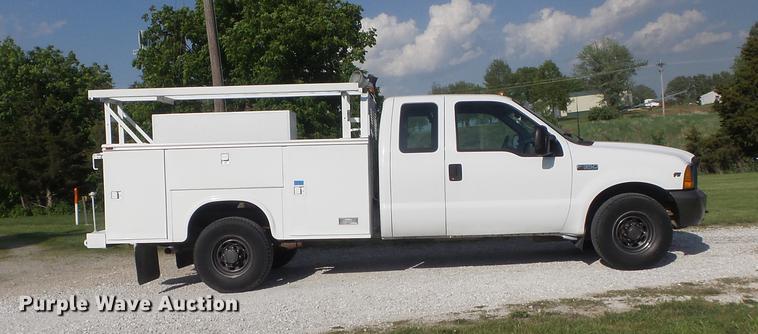 image for item DC7293 2000 Ford F350 Super Duty XL SuperCab utility bed pickup truck