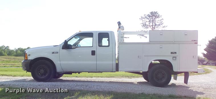 image for item DC7293 2000 Ford F350 Super Duty XL SuperCab utility bed pickup truck