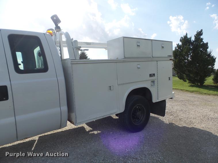 image for item DC7293 2000 Ford F350 Super Duty XL SuperCab utility bed pickup truck