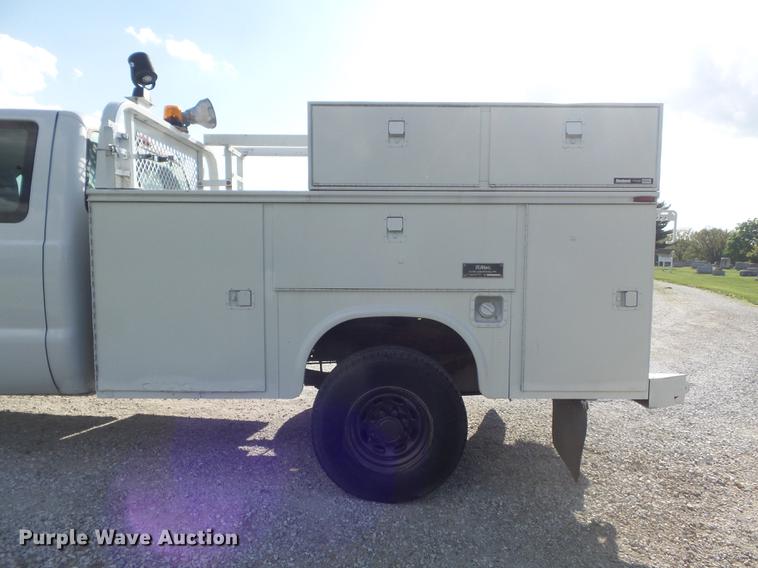 image for item DC7293 2000 Ford F350 Super Duty XL SuperCab utility bed pickup truck