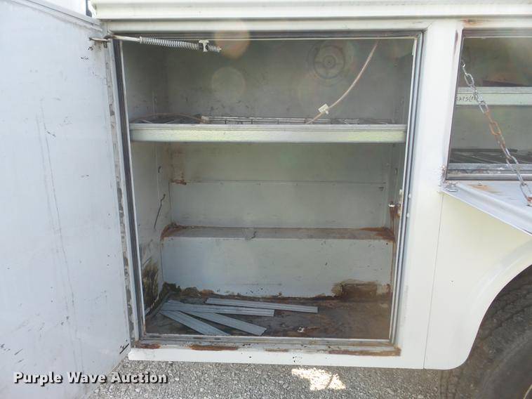 image for item DC7293 2000 Ford F350 Super Duty XL SuperCab utility bed pickup truck