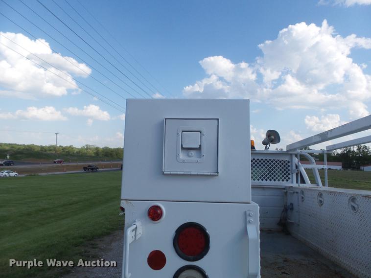 image for item DC7293 2000 Ford F350 Super Duty XL SuperCab utility bed pickup truck