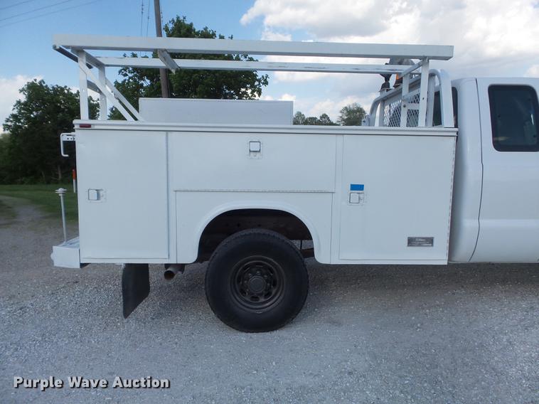 image for item DC7293 2000 Ford F350 Super Duty XL SuperCab utility bed pickup truck