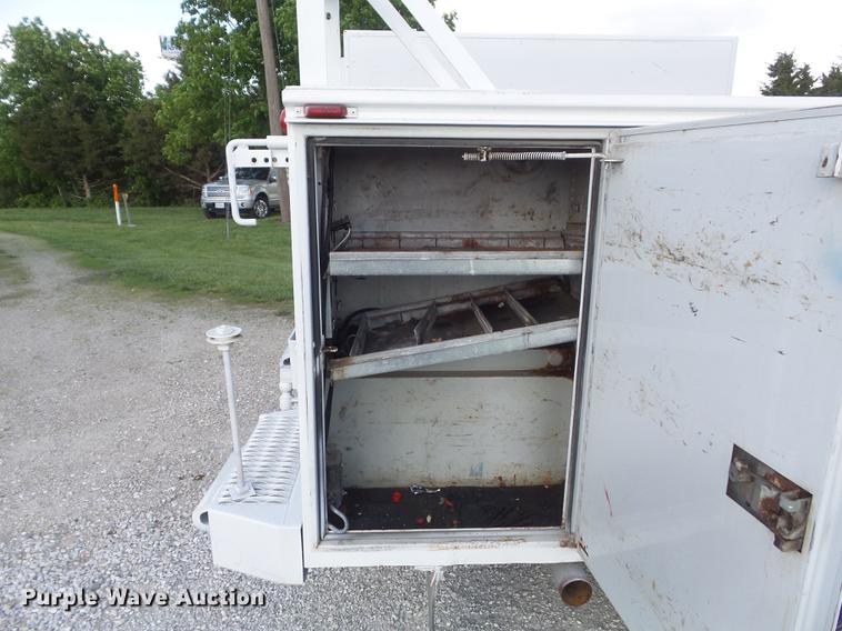 image for item DC7293 2000 Ford F350 Super Duty XL SuperCab utility bed pickup truck