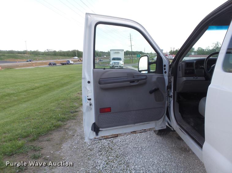 image for item DC7293 2000 Ford F350 Super Duty XL SuperCab utility bed pickup truck