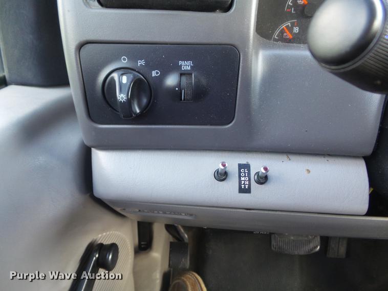 image for item DC7293 2000 Ford F350 Super Duty XL SuperCab utility bed pickup truck