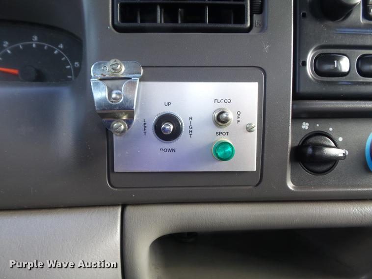 image for item DC7293 2000 Ford F350 Super Duty XL SuperCab utility bed pickup truck