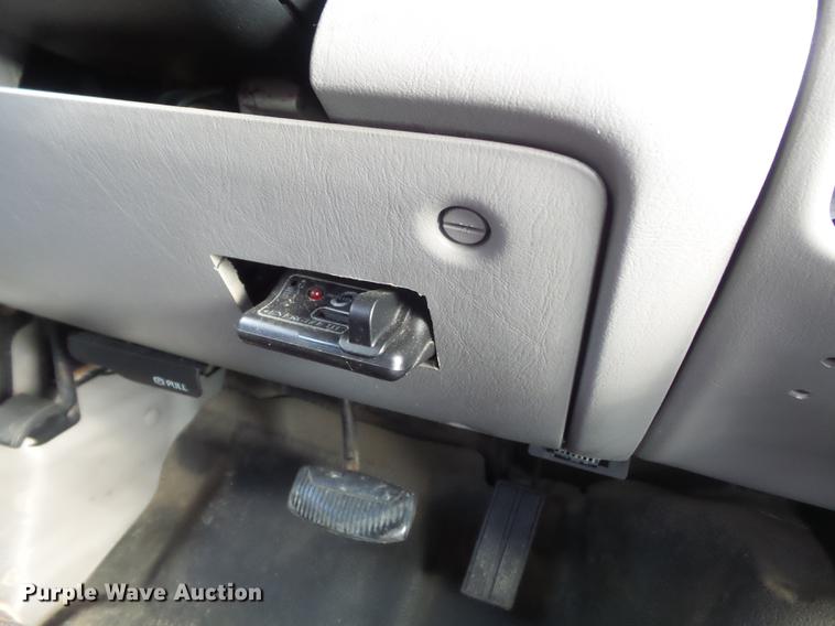 image for item DC7293 2000 Ford F350 Super Duty XL SuperCab utility bed pickup truck