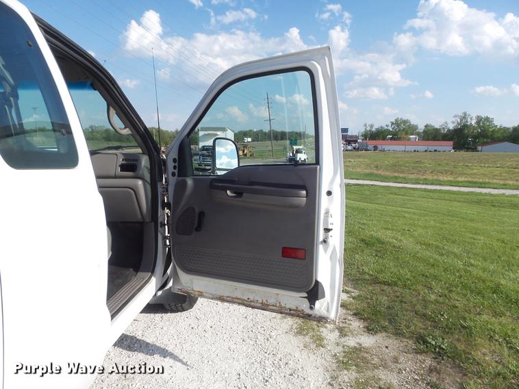 image for item DC7293 2000 Ford F350 Super Duty XL SuperCab utility bed pickup truck