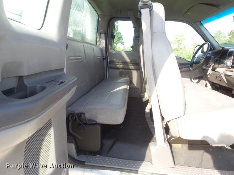 image for item DC7293 2000 Ford F350 Super Duty XL SuperCab utility bed pickup truck