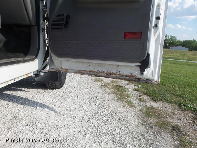 image for item DC7293 2000 Ford F350 Super Duty XL SuperCab utility bed pickup truck