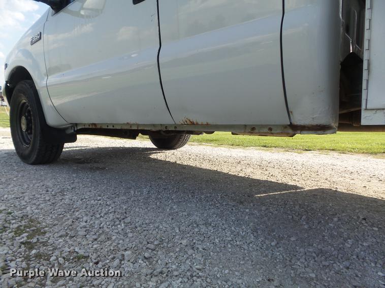 image for item DC7293 2000 Ford F350 Super Duty XL SuperCab utility bed pickup truck