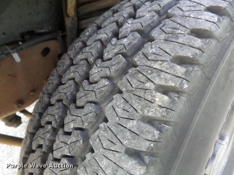 image for item DC7293 2000 Ford F350 Super Duty XL SuperCab utility bed pickup truck