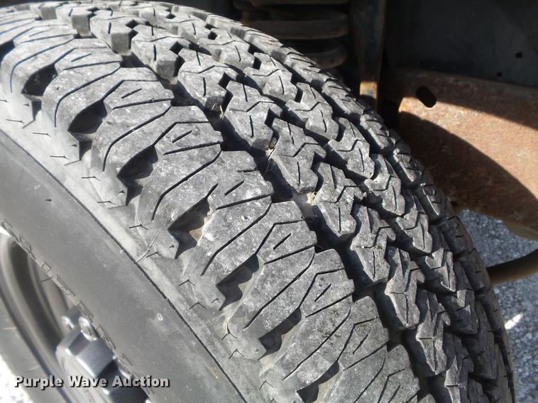 image for item DC7293 2000 Ford F350 Super Duty XL SuperCab utility bed pickup truck