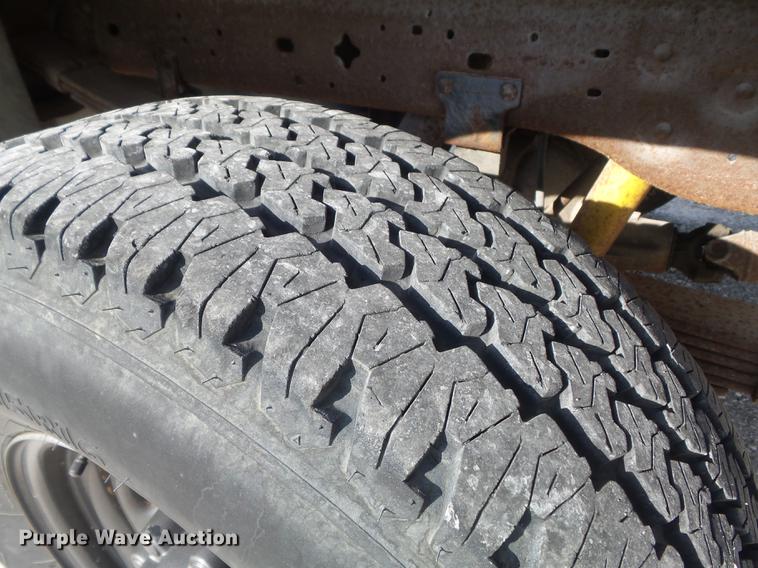 image for item DC7293 2000 Ford F350 Super Duty XL SuperCab utility bed pickup truck