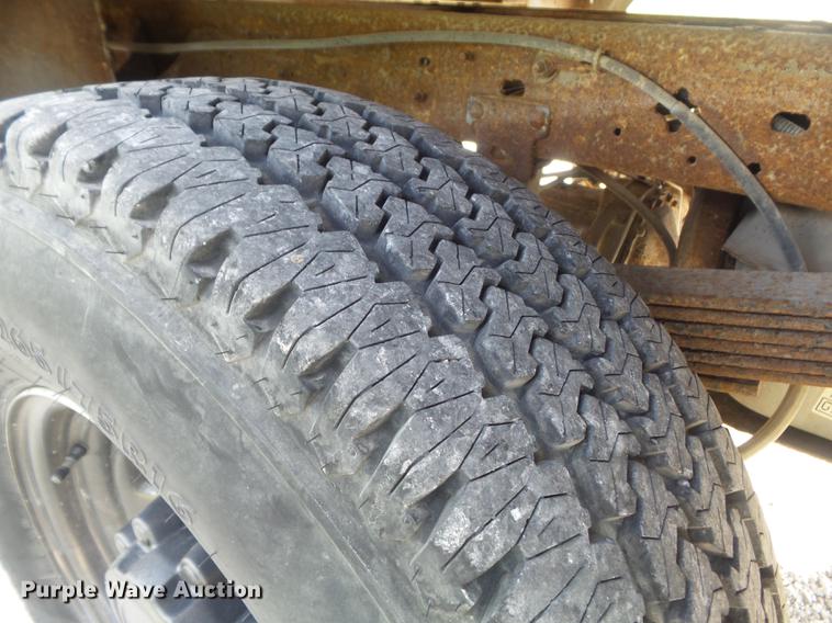 image for item DC7293 2000 Ford F350 Super Duty XL SuperCab utility bed pickup truck