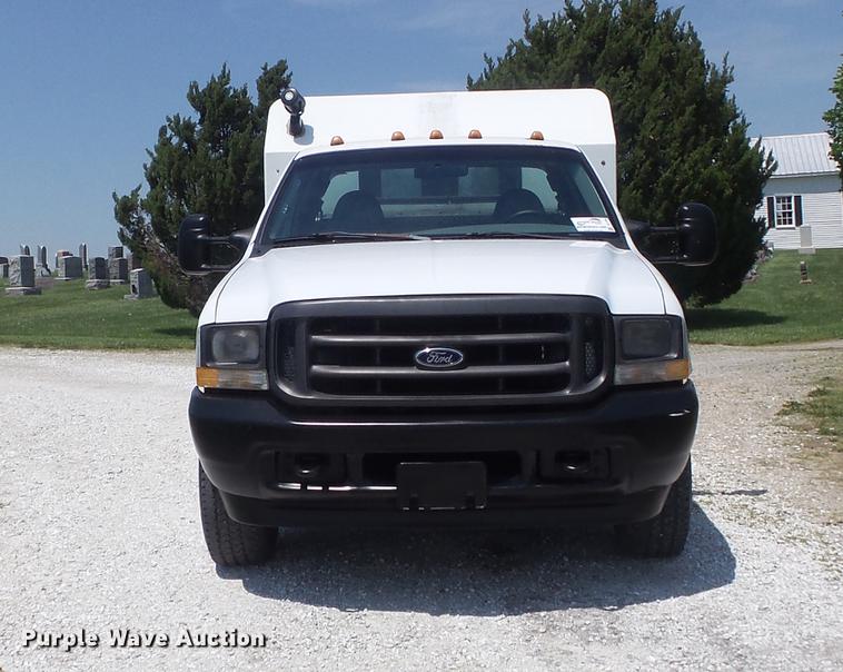 image for item DC7299 2002 Ford F350 Super Duty XL SuperCab utility bed pickup truck