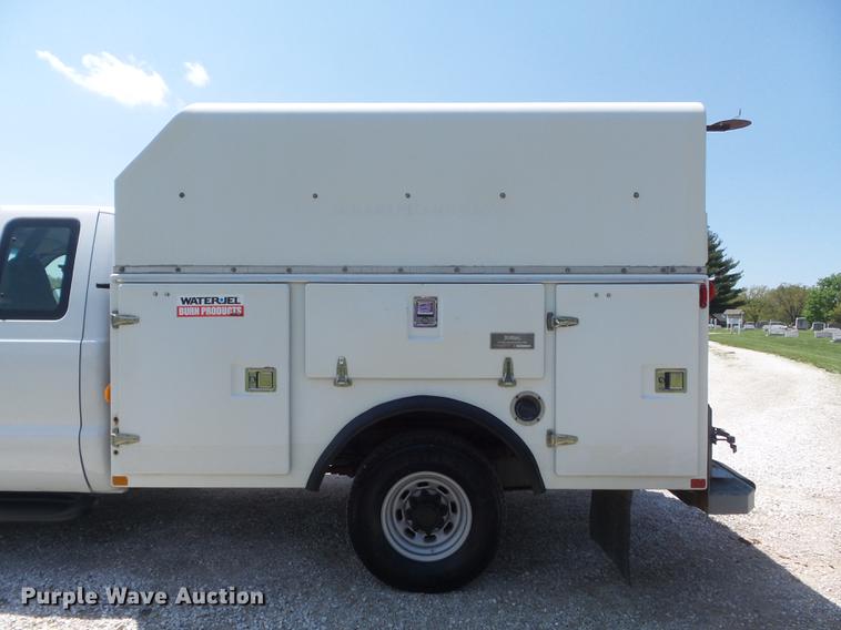 image for item DC7299 2002 Ford F350 Super Duty XL SuperCab utility bed pickup truck