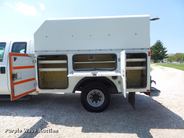 image for item DC7299 2002 Ford F350 Super Duty XL SuperCab utility bed pickup truck