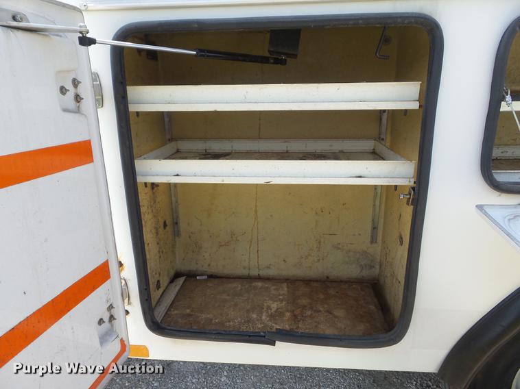 image for item DC7299 2002 Ford F350 Super Duty XL SuperCab utility bed pickup truck