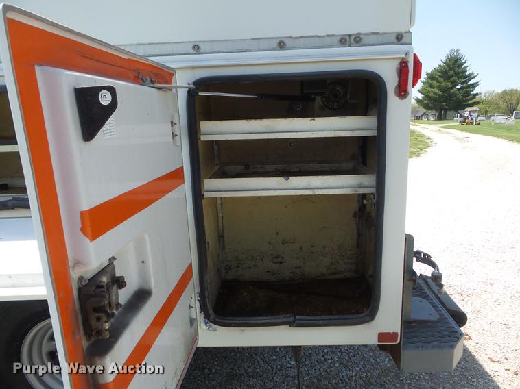 image for item DC7299 2002 Ford F350 Super Duty XL SuperCab utility bed pickup truck