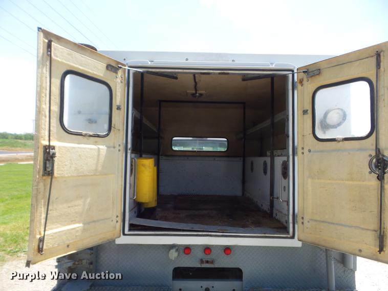 image for item DC7299 2002 Ford F350 Super Duty XL SuperCab utility bed pickup truck