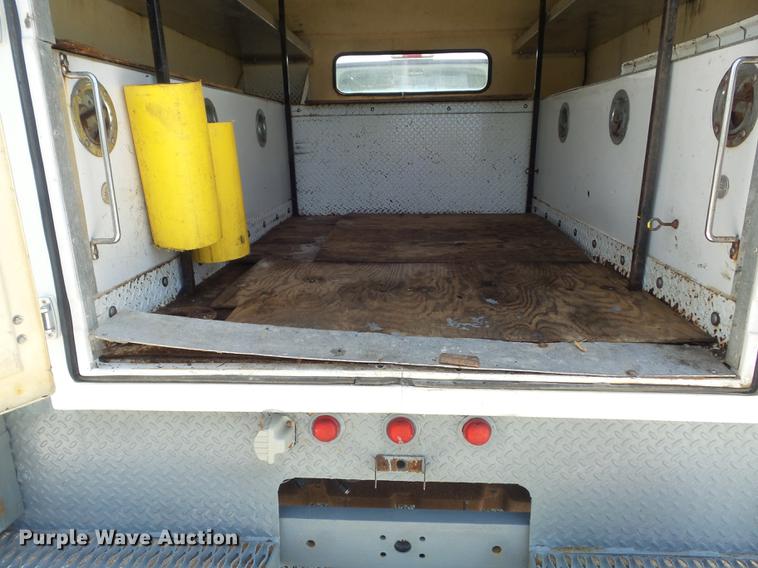 image for item DC7299 2002 Ford F350 Super Duty XL SuperCab utility bed pickup truck