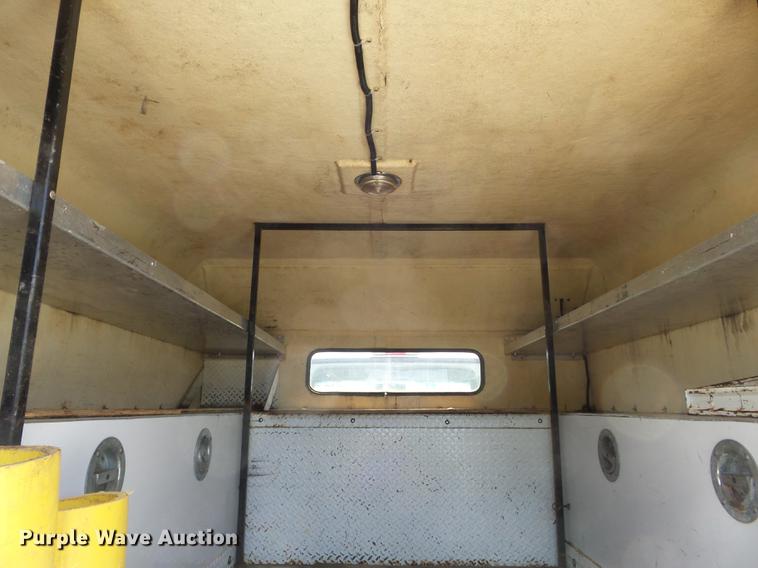 image for item DC7299 2002 Ford F350 Super Duty XL SuperCab utility bed pickup truck