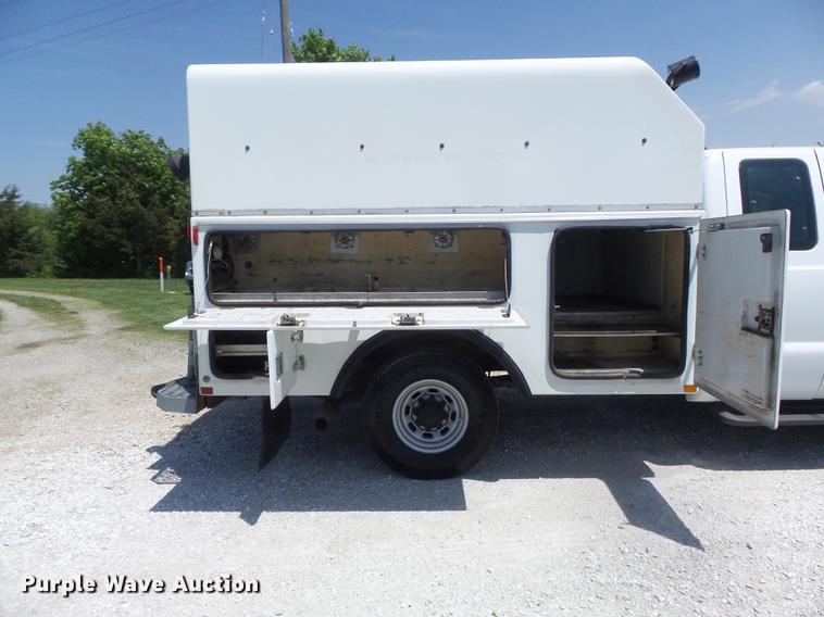 image for item DC7299 2002 Ford F350 Super Duty XL SuperCab utility bed pickup truck