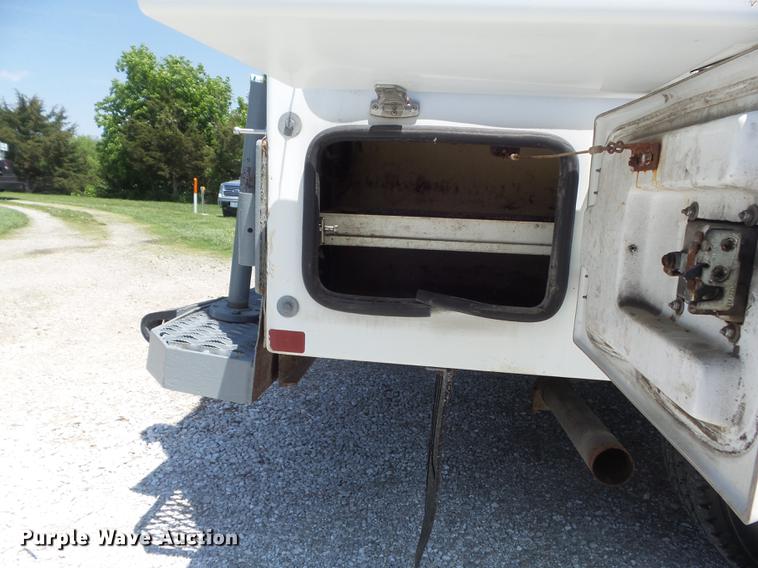 image for item DC7299 2002 Ford F350 Super Duty XL SuperCab utility bed pickup truck