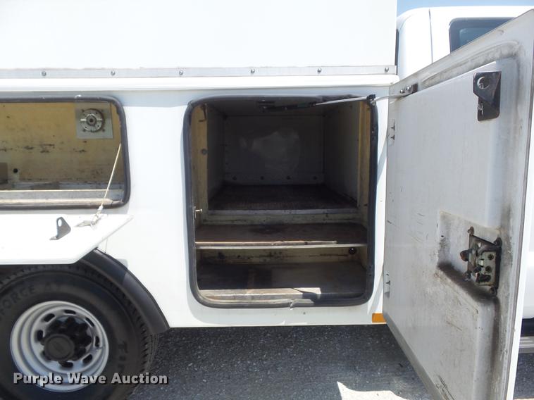 image for item DC7299 2002 Ford F350 Super Duty XL SuperCab utility bed pickup truck