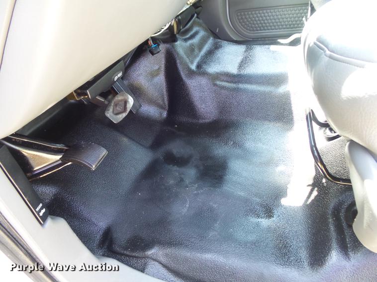 image for item DC7299 2002 Ford F350 Super Duty XL SuperCab utility bed pickup truck