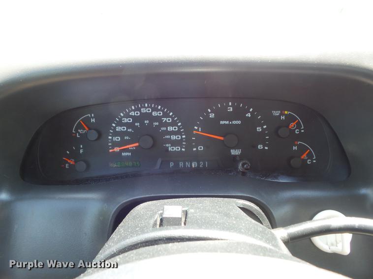 image for item DC7299 2002 Ford F350 Super Duty XL SuperCab utility bed pickup truck