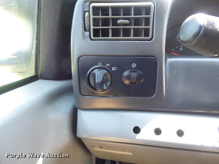 image for item DC7299 2002 Ford F350 Super Duty XL SuperCab utility bed pickup truck