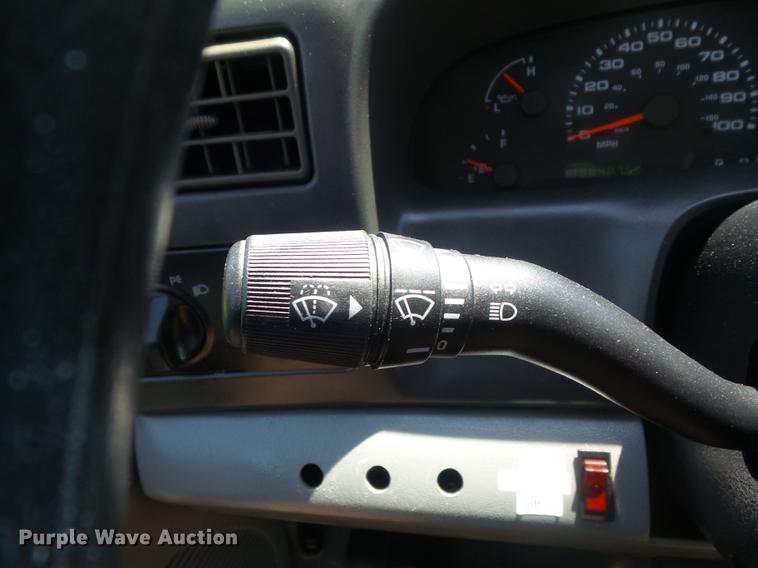 image for item DC7299 2002 Ford F350 Super Duty XL SuperCab utility bed pickup truck