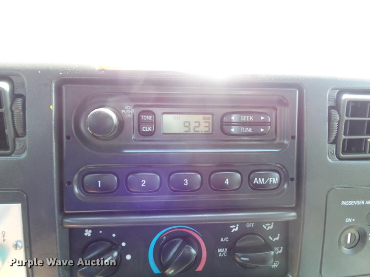 image for item DC7299 2002 Ford F350 Super Duty XL SuperCab utility bed pickup truck